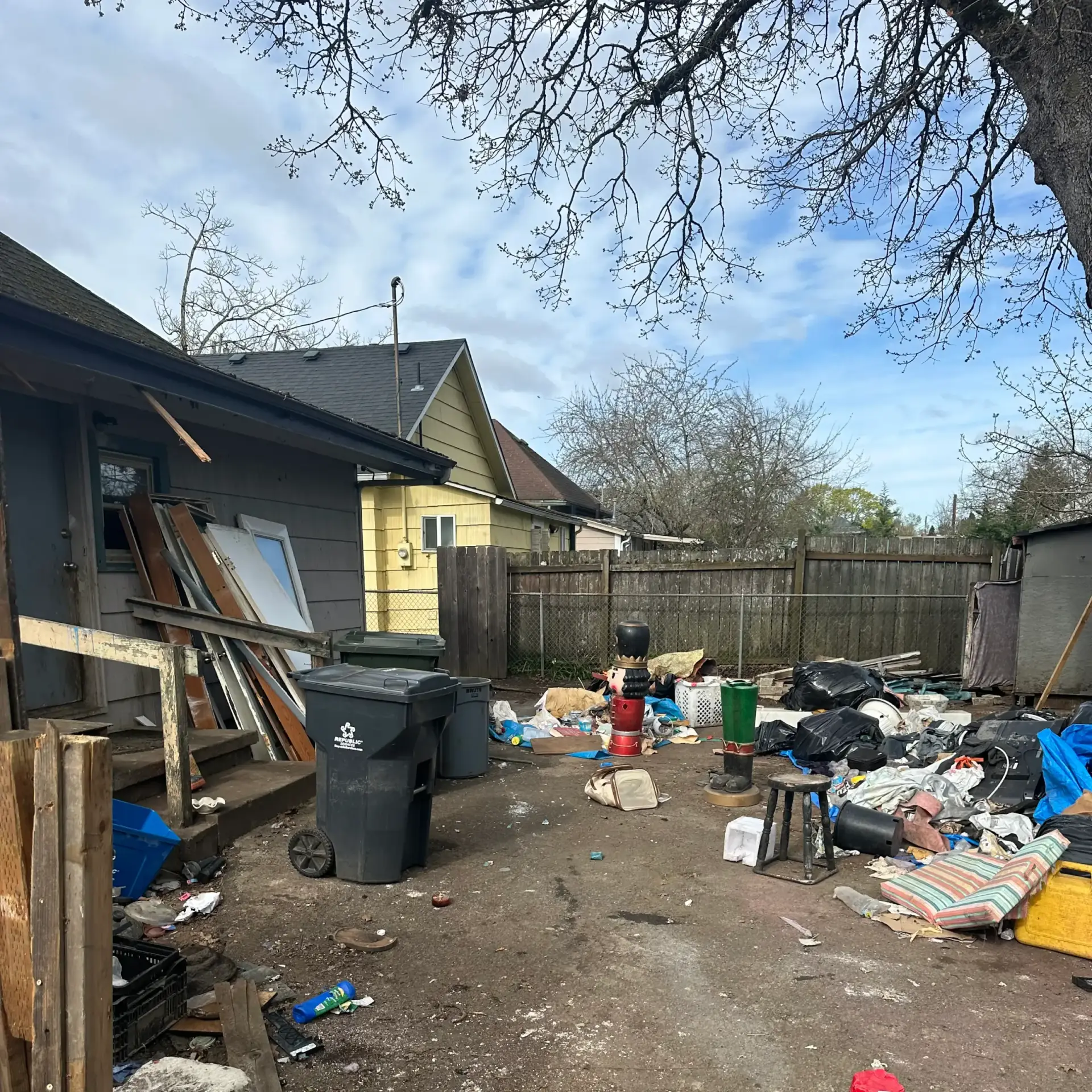 Trash removal Salem Oregon loaded hauling truck ready for disposal