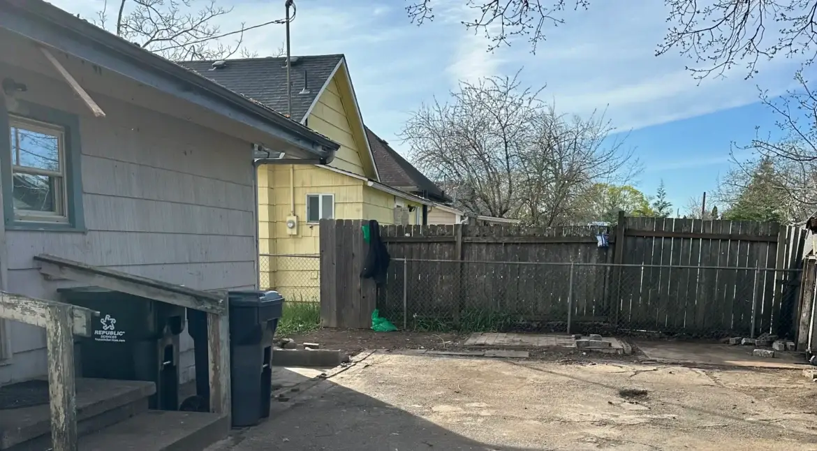 EZ Junk Hauling Truck Loading