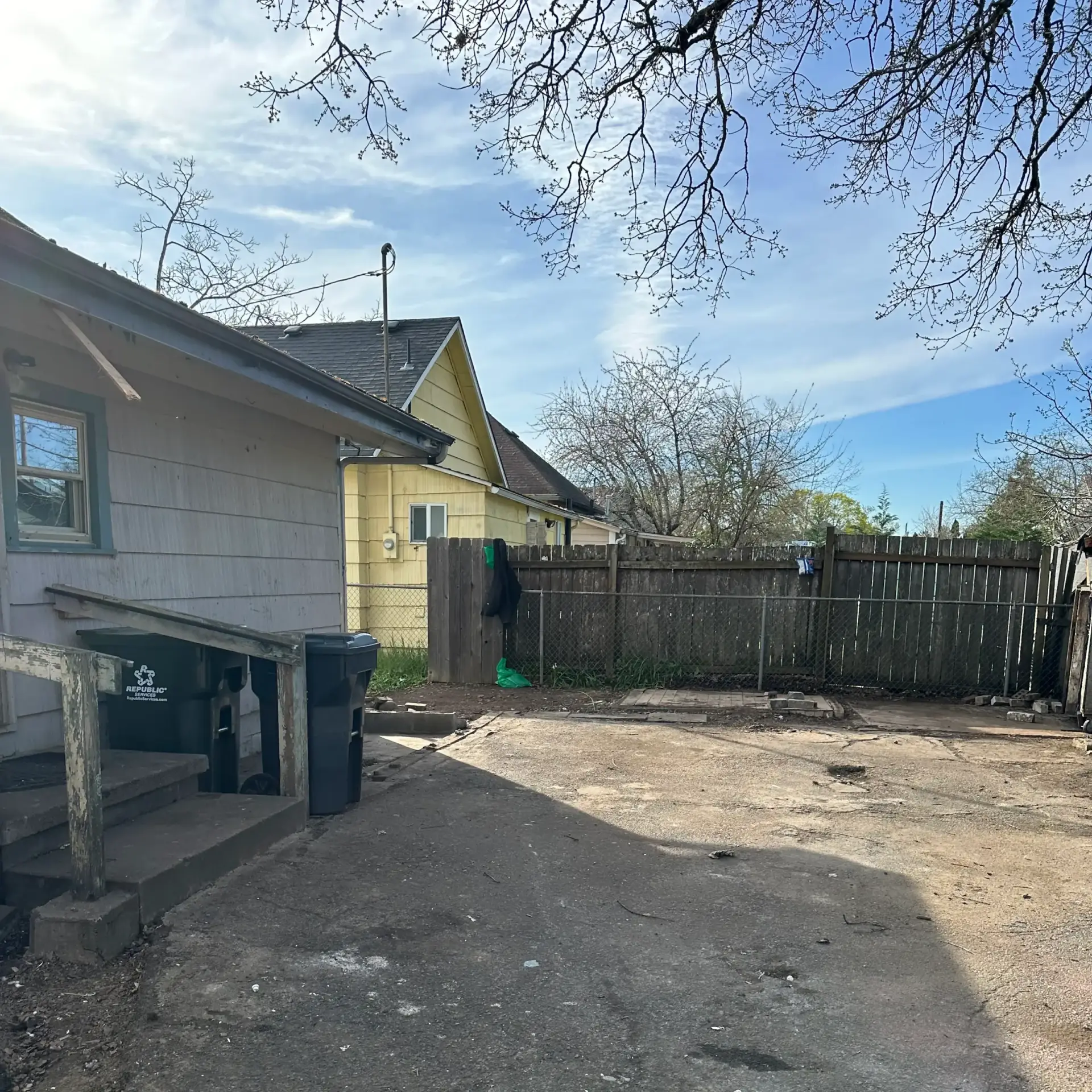 Same-day junk removal Salem Oregon truck loading fast pickup