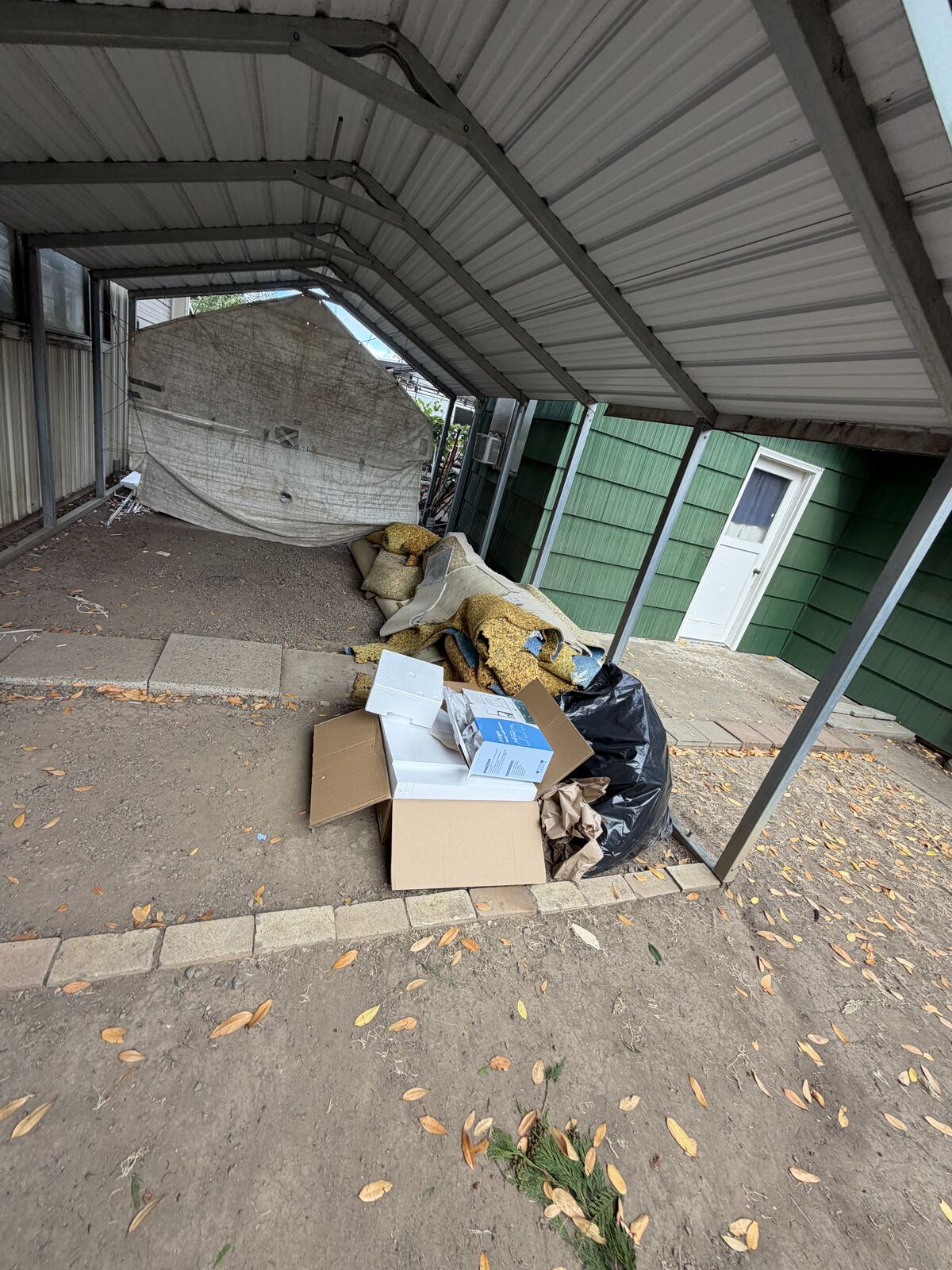 Junk removal in West Salem, Oregon by EZ Junk and Hauling