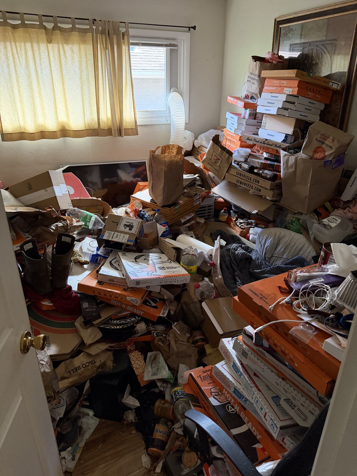 Hoarding cleanup in Salem, Oregon by EZ Junk and Hauling